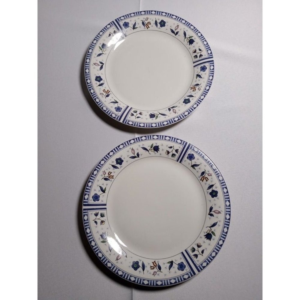 GIBSON Dark Blue Floral Trim Dinnerplates Set of‎ 2 -STAINS, FADING (9a3)